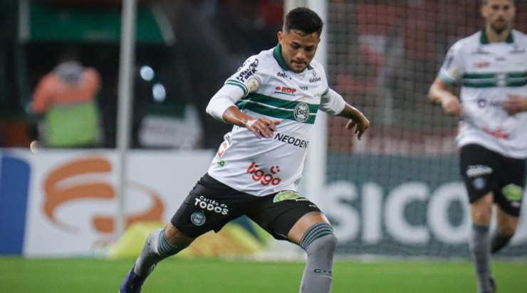 Maxi Franzoi/AGIF - Val no Coritiba. 