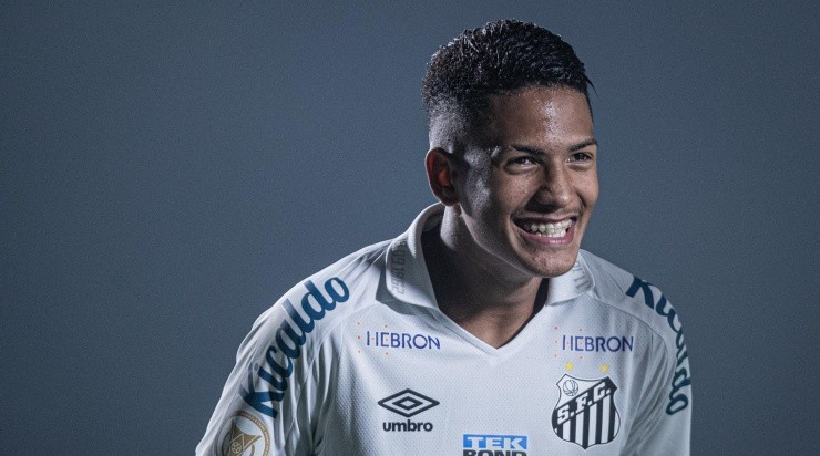 Foto: Heber Gomes/AGIF -  ngelo foi um dos destaques do Santos em 2022