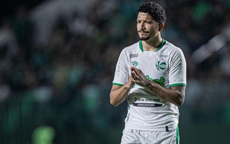 Heber Gomes/AGIF – Yuri atuando pelo Juventude em 2022