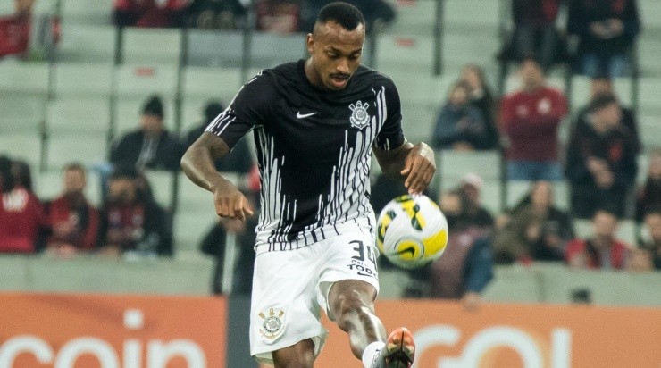 Foto: Robson Mafra/AGIF - Raul Gustavo: zagueiro está de saída para o Bahia