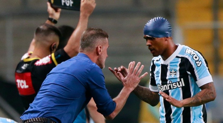 (Photo by Silvio Avila/Getty Images) - Douglas Costa não deixa saudades nos torcedores do Grêmio. (Photo by Silvio Avila/Getty Images) - Douglas Costa não deixa saudades nos torcedores do Grêmio.