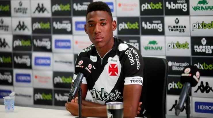 Foto: Daniel Ramalho/Vasco/Divulgação - Léo Pelé: zagueiro foi apresentado como reforço do Vasco Foto: Daniel Ramalho/Vasco/Divulgação - Léo Pelé: zagueiro foi apresentado como reforço do Vasco