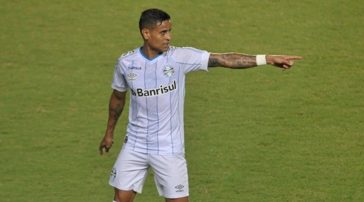 Foto: Jhony Pinho/AGIF - Everton não foi bem no Grêmio.