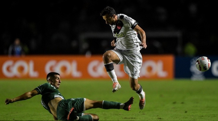 Foto: Thiago Ribeiro/AGIF - Alvariño em ação contra o Vasco da Gama.