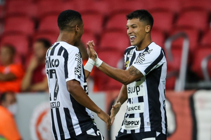 Pedro H. Tesch/AGIF. Marcos Leonardo e Ângelo são destaques do Santos