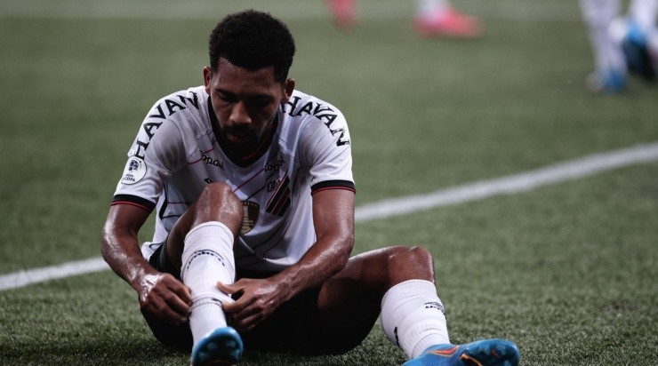 Foto: Ettore Chiereguini/AGIF - Matheus Fernandes jogou a última temporada pelo Athletico-PR.