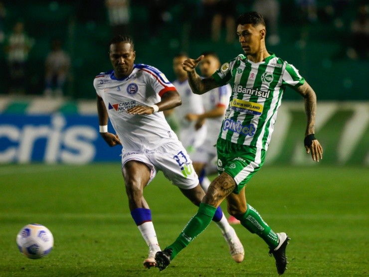 Luiz Erbes/AGIF – Vitor Mendes atuando com a camisa do Juventude em 2022