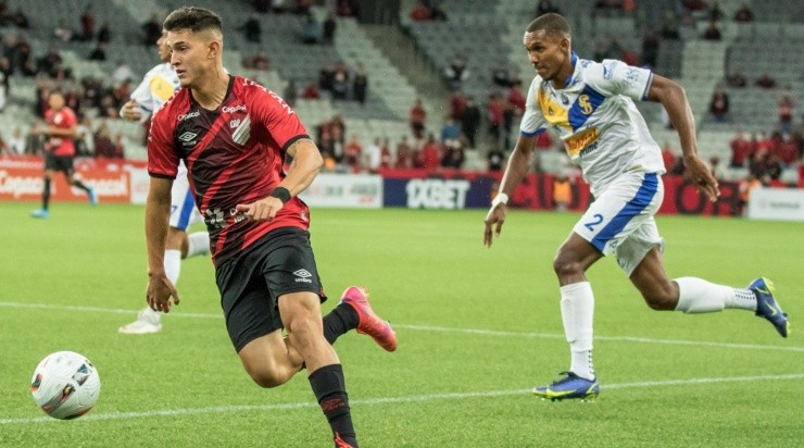 Robson Mafra/AGIF - Jader no Athletico-PR.