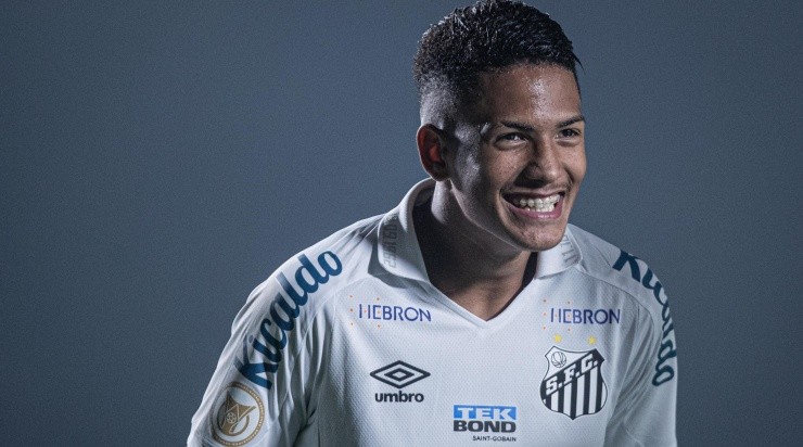 Foto: Heber Gomes/AGIF - Ângelo: jovem aguarda projeto para deixar o Peixe