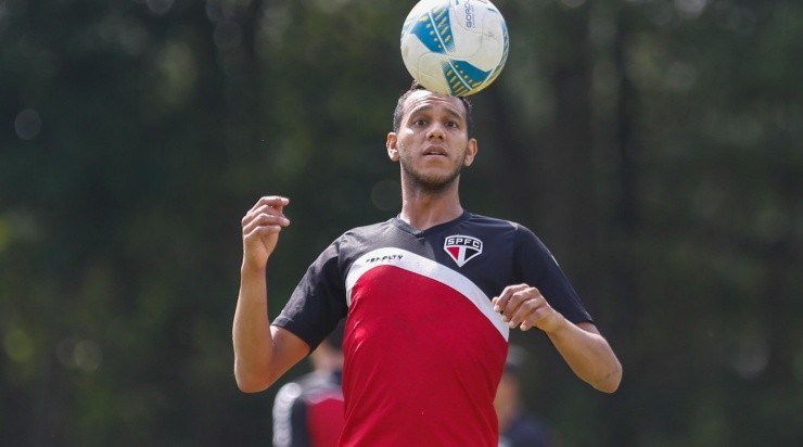 Foto Marcello Zambrana/AGIF - Souza: ex-São Paulo, volante pode voltar ao Brasil em 2023