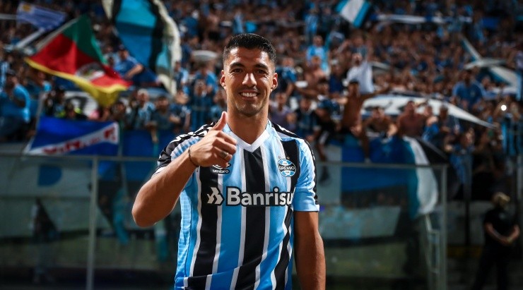 Foto: Lucas Uebel/Grêmio/Divulgação - O uruguaio foi apresentado em grande estilo no Arena do Grêmio