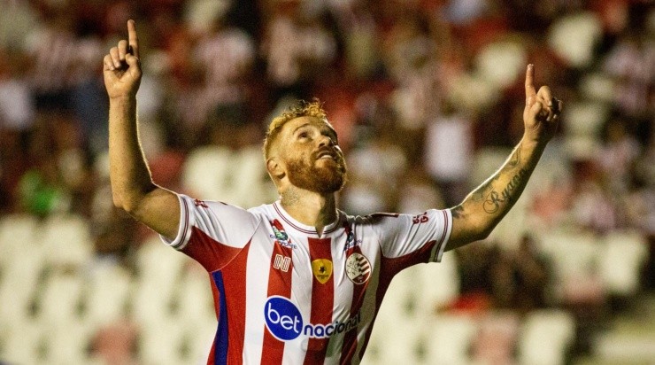 Foto: Paulo Paiva/AGIF - Souza marcou o outro gol da partida. 