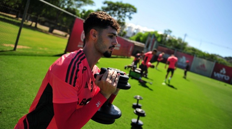 Foto: Ricardo Duarte/Internacional/Divulgação - Johnny: na mira do futebol europeu 