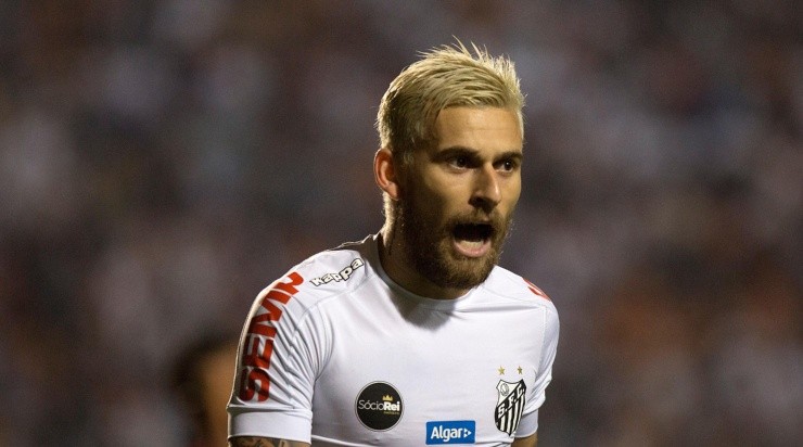 Foto: Daniel Vorley/AGIF - Lucas Lima teve bons momentos no Santos