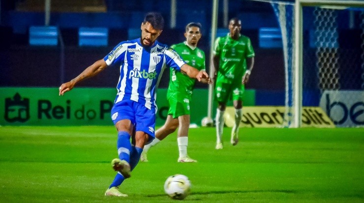 Foto: R.Pierre/AGIF - Raniele: volante é alvo do Coxa para 2023