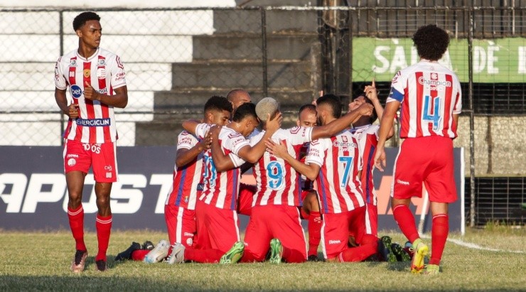 Rafael Vieira/AGIF – Jogadores do Náutico celebrando gol