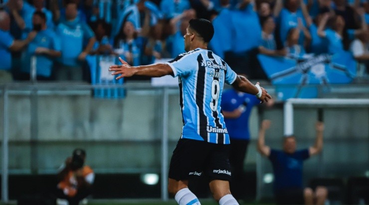 Foto: Maxi Franzoi/AGIF - Suárez precisou de menos de 40 minutos para anotar três gols pelo Imortal.