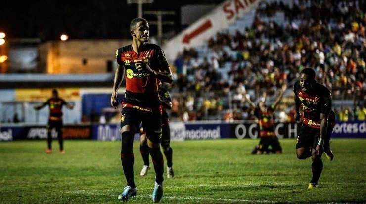 Foto: Divulgação/Facebook Oficial do Sport - Juba comemorando o gol de abertura do placar.