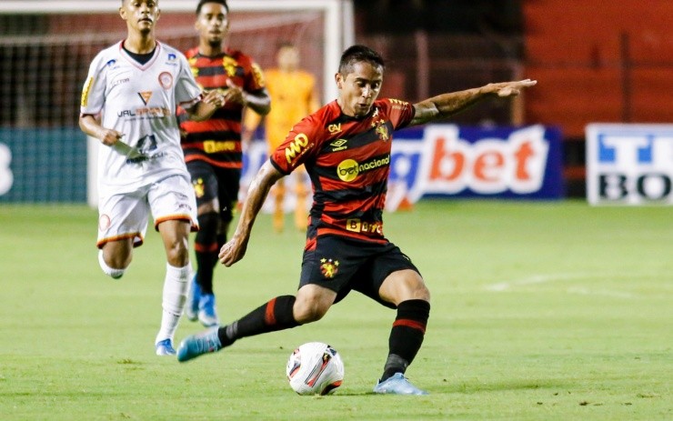 Rafael Vieira/AGIF – Everton Felipe atuando pelo Sport em 2022