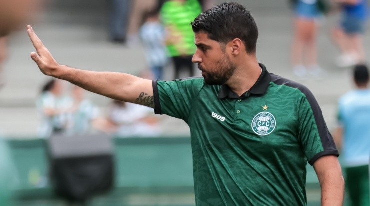 Foto: Robson Mafra/AGIF - O treinador exaltou o desempenho do time, principalmente, no 1º tempo