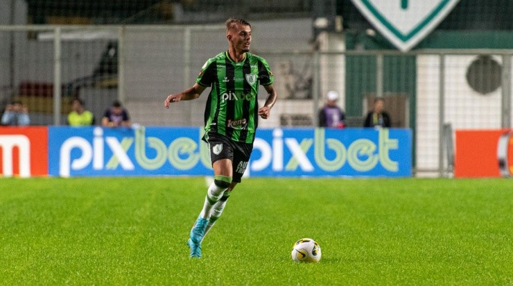 Foto: Alessandra Torres/AGIF - Luan Patrick em ação pelo Coelho. 