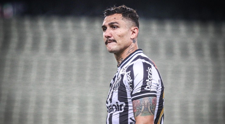 Foto: Lucas Emanuel/AGIF - Vina deve continuar no Ceará