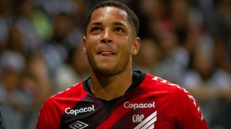 Foto: Fernando Moreno/AGIF - Vitor Roque: na mira do Barcelona