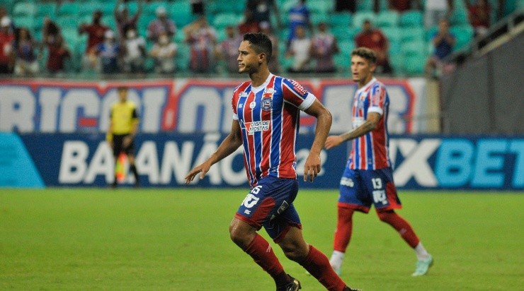 Foto: Jhony Pinho/AGIF - Lucas Araújo não vem agradando os torcedores