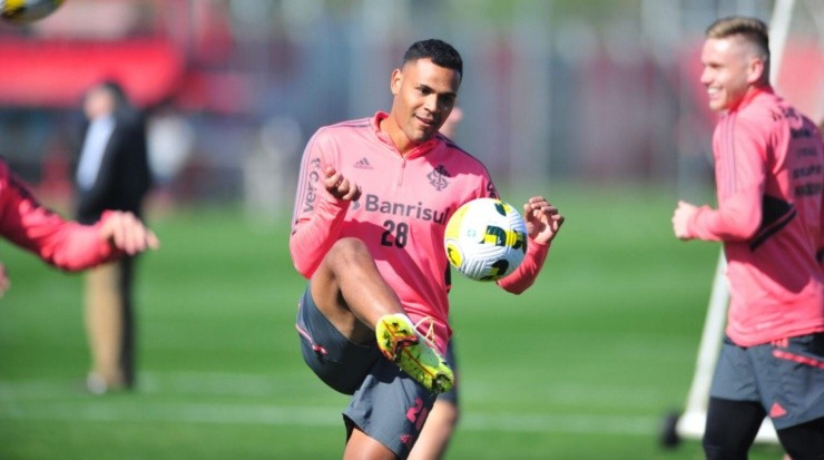 Foto: Ricardo Duarte/Internacional/Divulgação - Mikael: centroavante segue sem chances no Colorado