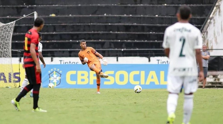 Foto: Anderson Stevens/Sport Recife - Aranha atuando contra o Verdão em 2022. Foto: Anderson Stevens/Sport Recife - Aranha atuando contra o Verdão em 2022.