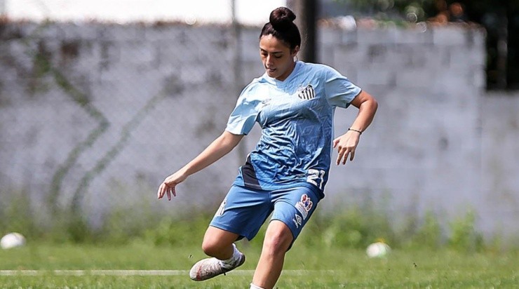 Foto: Pedro Ernesto Guerra Azevedo/Santos FC - Nicole treinando pelo Santos em 2020.