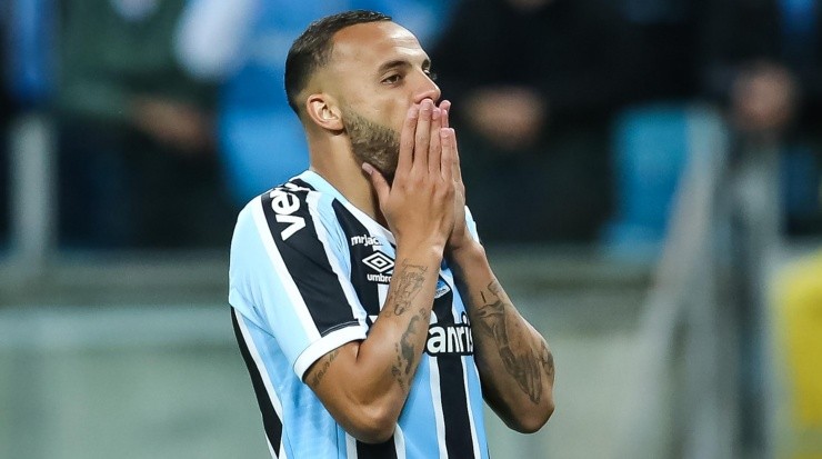 Foto: Pedro H. Tesch/AGIF - Guilherme: atacante pode deixar o Grêmio em breve