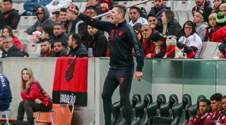 Foto: Gabriel Machado/AGIF - Turra descartou qualquer tipo de vantagem para o Athletico