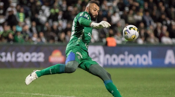 Foto: Robson Mafra/AGIF - O experiente goleiro irá retornar ao Mirassol