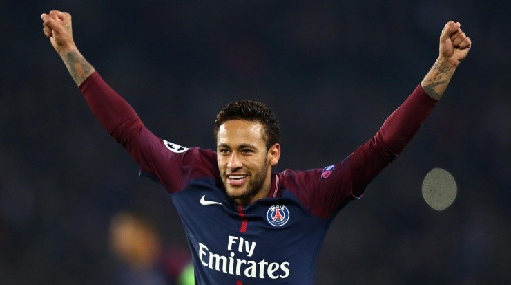 Foto: Dean Mouhtaropoulos/Getty Images - Neymar chegou voando ao PSG em 2017.