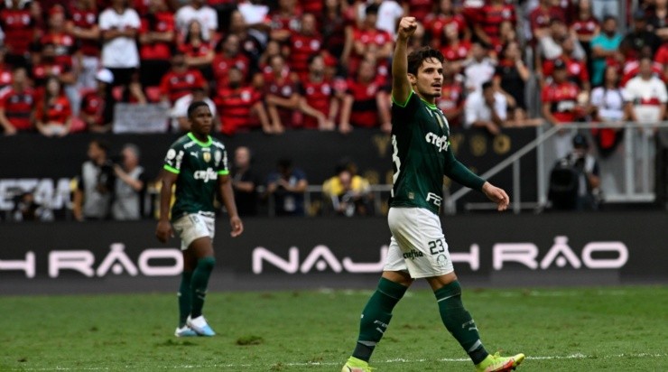 Foto: Mateus Bonomi/AGIF - Veiga marcou duas vezes na partida. Foto: Mateus Bonomi/AGIF - Veiga marcou duas vezes na partida.