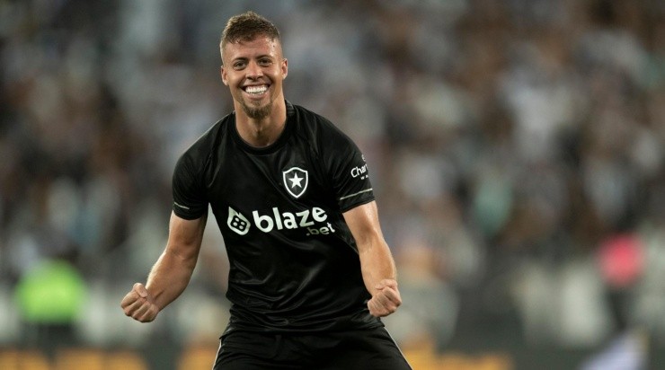 Foto: Jorge Rodrigues/AGIF - Lucas Fernandes comemorando gol pelo Glorioso.