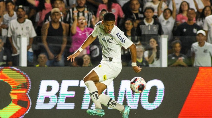 Foto: Fernanda Luz/AGIF -  ngelo deve seguir no Peixe