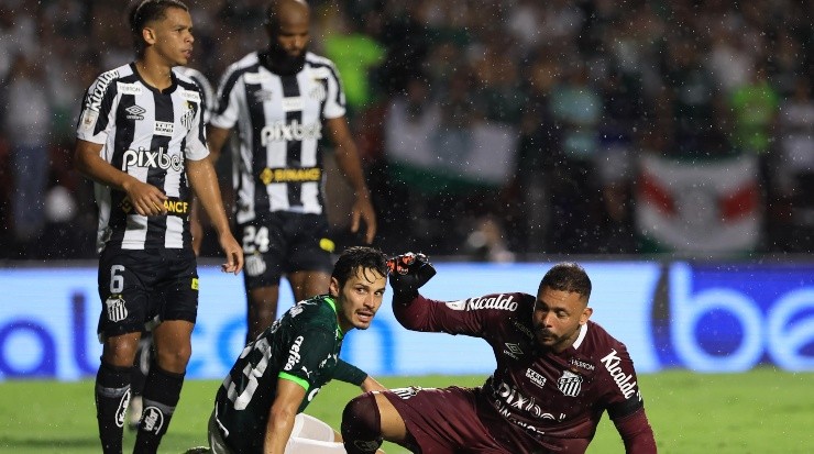 Foto: Marcello Zambrana/AGIF - Santos venceu somente na estreia do Paulistão.