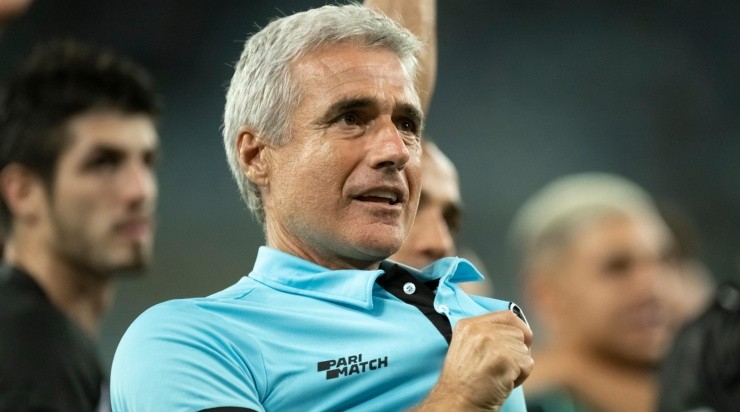 Foto: Jorge Rodrigues/AGIF - Luís Castro elogiou a dedicação de Piazón nos treinamentos