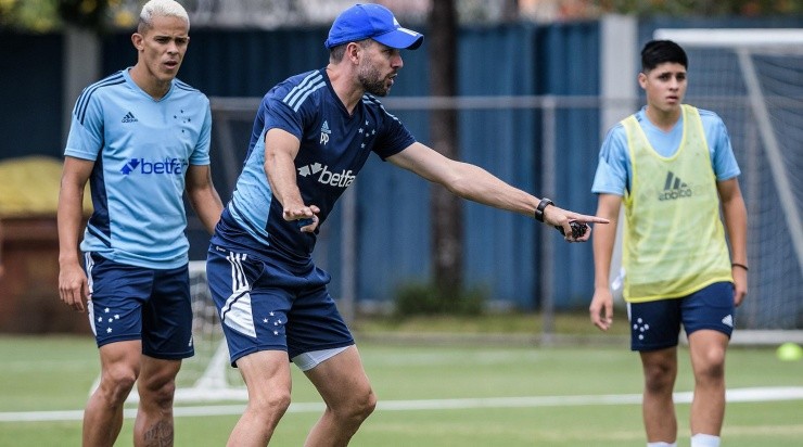Foto: Gustavo Aleixo/Cruzeiro/Divulgação - O treinador uruguaio admitiu ser 'chatão' com o elenco