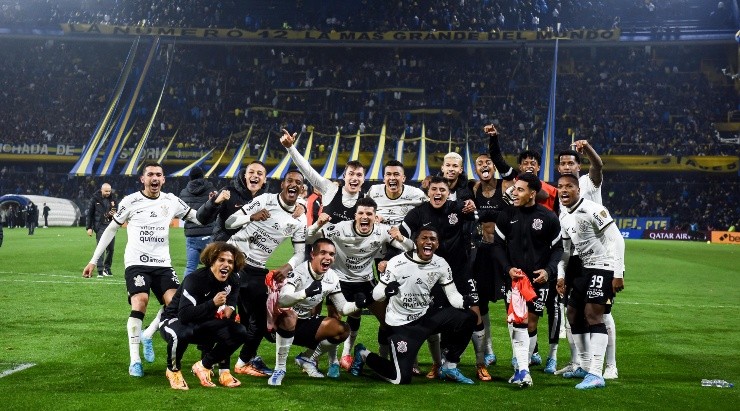 Foto: Marcelo Endelli/Getty Images - Corinthians de VP conseguiu eliminar o Boca Juniors (ARG) fora de casa. 