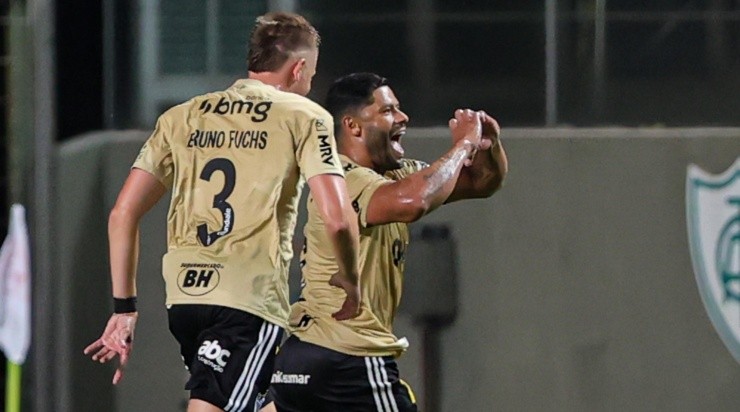 Foto: Gilson Junio/AGIF - Bruno comemorando um dos gols de Hulk.