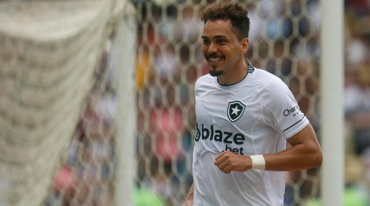 Foto: Vítor Silva/Botafogo/Divulgação - O meia não atua desde o clássico com o Fluminense, em 2022