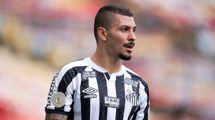 Foto: Jorge Rodrigues/AGIF - Santos teve cautela antes de anunciar Alison.