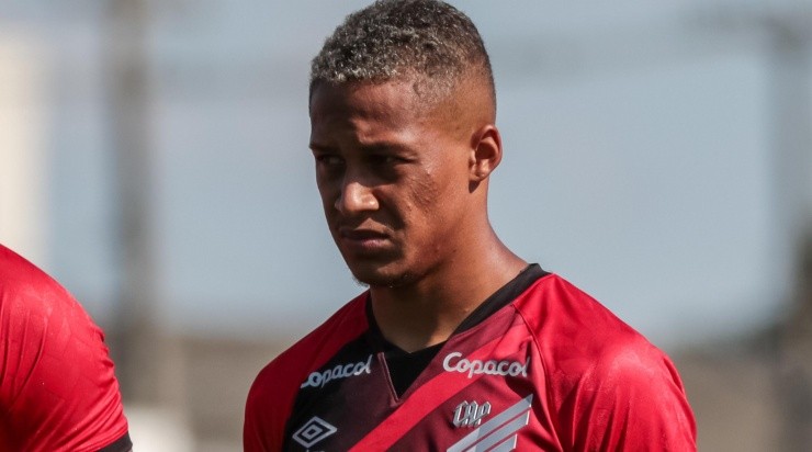 Foto: Robson Mafra/AGIF - Vitinho: de saída do Athletico Foto: Robson Mafra/AGIF - Vitinho: de saída do Athletico