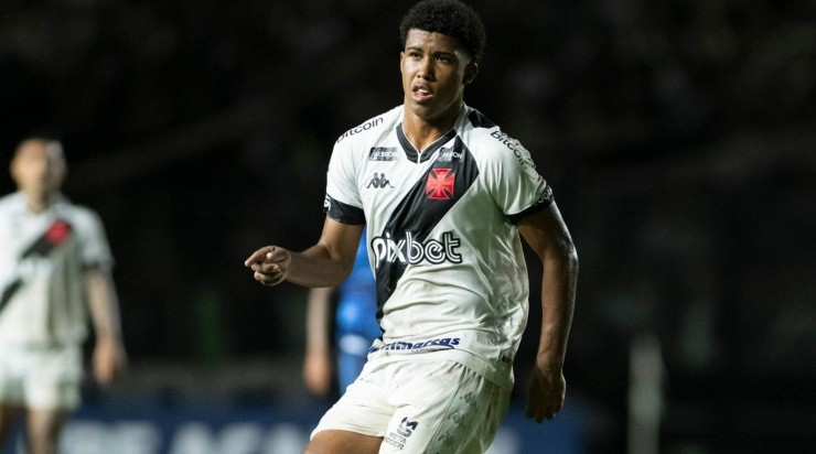 Foto: Jorge Rodrigues/AGIF - Andrey atuando pelo Vasco na Série B.