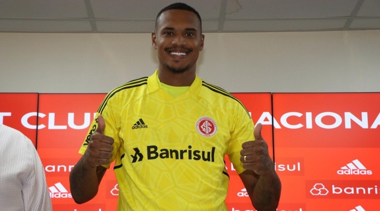 Foto: Ricardo Duarte/Internacional/Divulgação - John: goleiro é um dos reforços do Inter para 2023