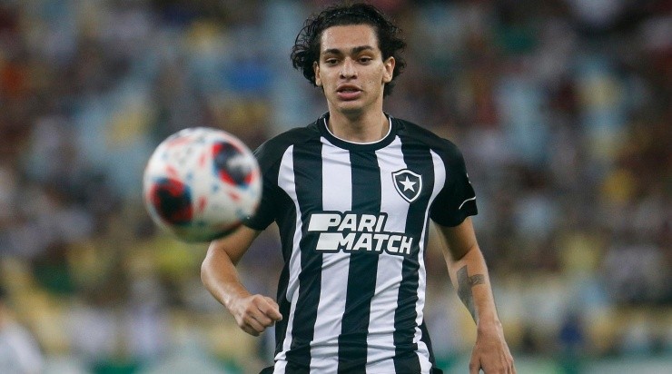 Foto: Vitor Silva/Botafogo/Divulgação - Matheus Nascimento: jovem busca seu espaço no Glorioso