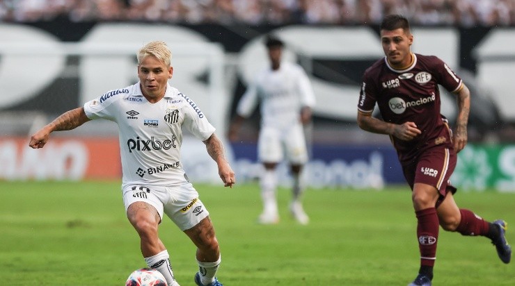 Foto: Marcello Zambrana/AGIF - Soteldo se lesionou contra a Ferroviária.